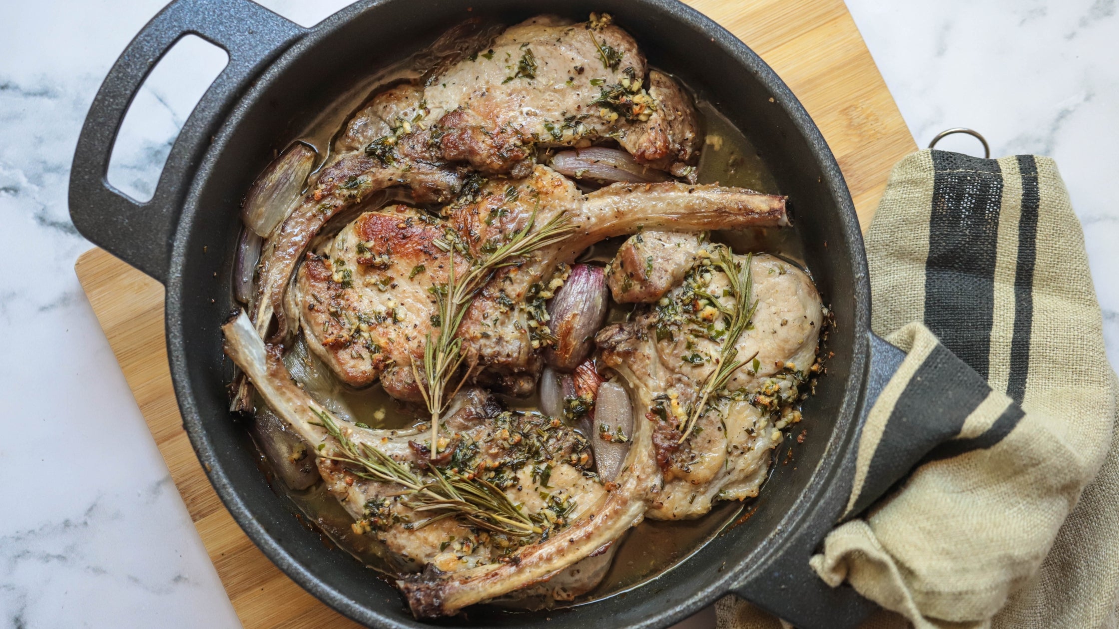 Juicy Garlic Butter Pork Chops: A Mouthwatering Oven-Baked Delight